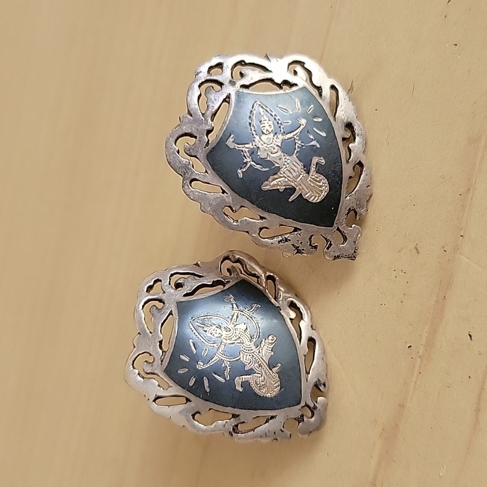 Vintage Siam Sterling Silver Screw Back Earrings